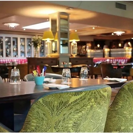 Ashdown Park Hotel 4*