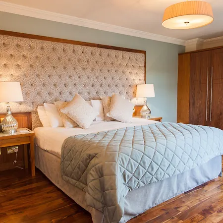 Ashdown Park 4*