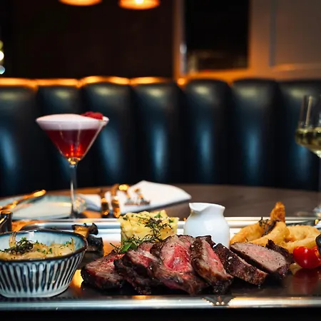 Ashdown Park Hotel 4*