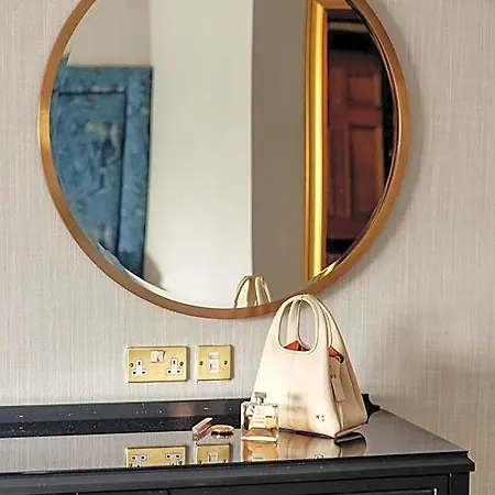 Отель Ashdown Park 4*