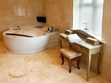 Ashdown Park 4*