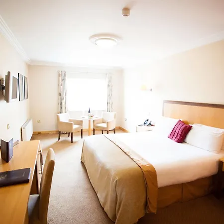 Ashdown Park Hotel 4*