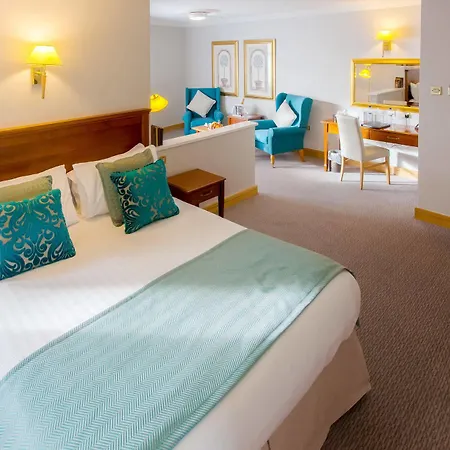 Ashdown Park Hotel 4*