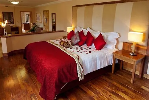 Ashdown Park Hotel 4*