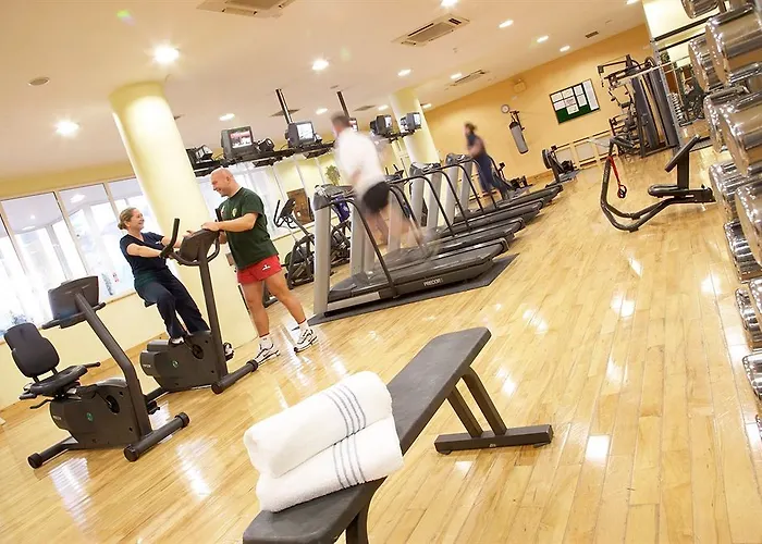 Ashdown Park Hotel 4*